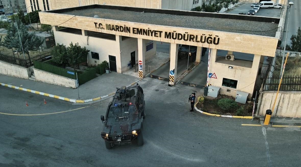 Mardin merkezli 7 ilde yasa dışı bahis ve dolandırıcılık operasyonu: 10 milyarlık işlem hacmi belirlendi 4 mardin merkezli 7 ilde yasa disi bahis ve dolandiricilik operasyonu 10 milyarlik islem hacmi rCflHP3d