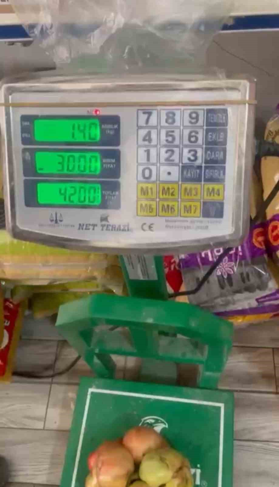 mardinde 1 kilo 400 gramlik domates hayrete dusurdu 1 i5QAOBv3