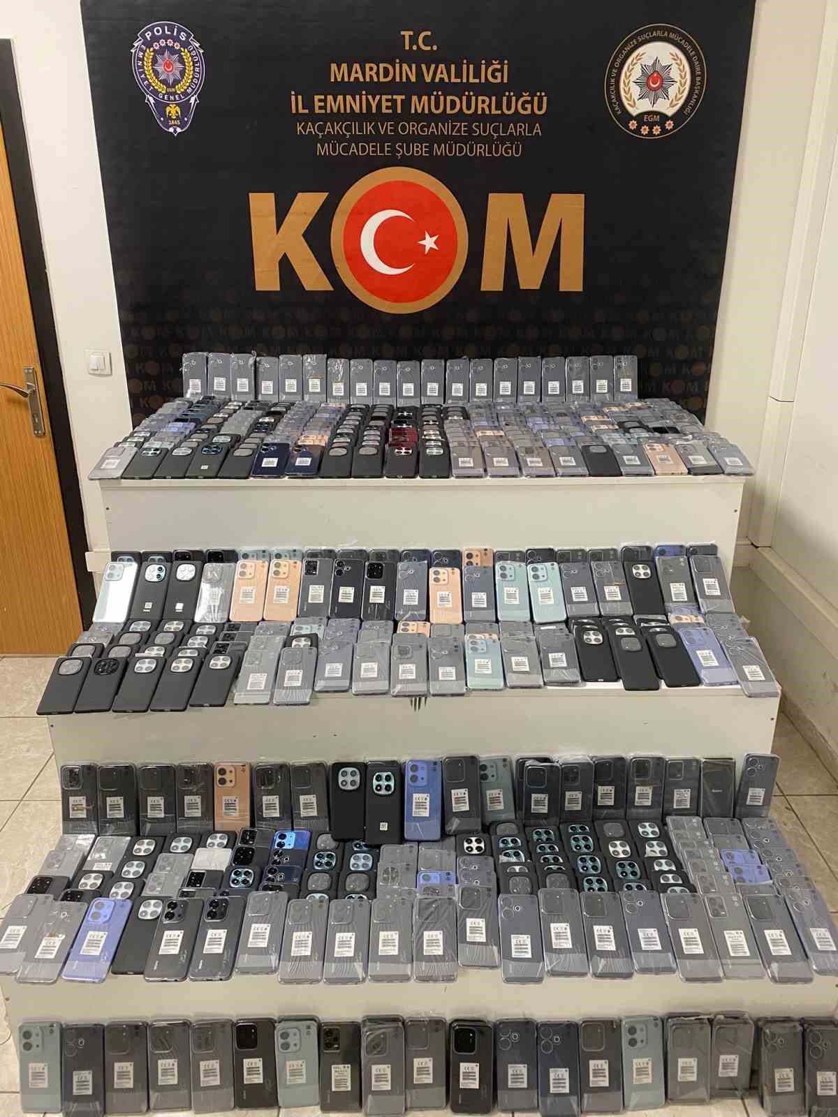 mardinde 15 milyon liralik kacak cep telefonu ele gecirildi 0 JhQQAeZs