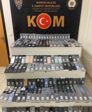 mardinde-15-milyon-liralik-kacak-cep-telefonu-ele-gecirildi-DTGuAfUq.jpg