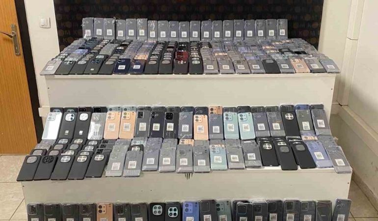 mardinde-15-milyon-liralik-kacak-cep-telefonu-ele-gecirildi-DTGuAfUq.jpg