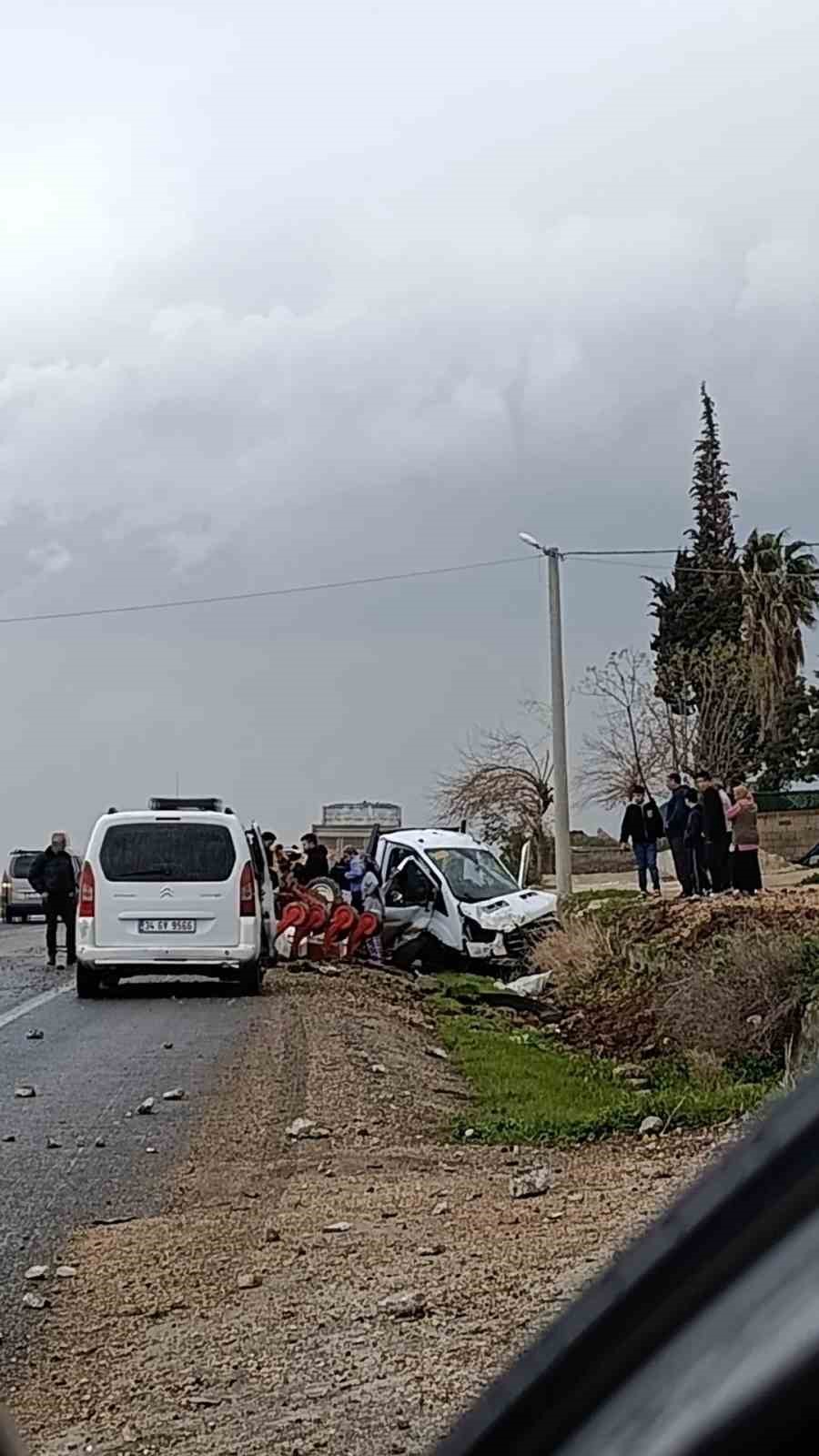 mardinde 3 kisinin yaralandigi kazanin guvenlik kamerasi goruntuleri ortaya cikti 1 ZvCPUnmy