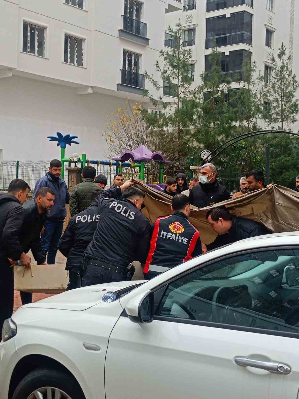 mardinde 7inci kattan dusen yasli kadin hayatini kaybetti 1 X2fjFaPC