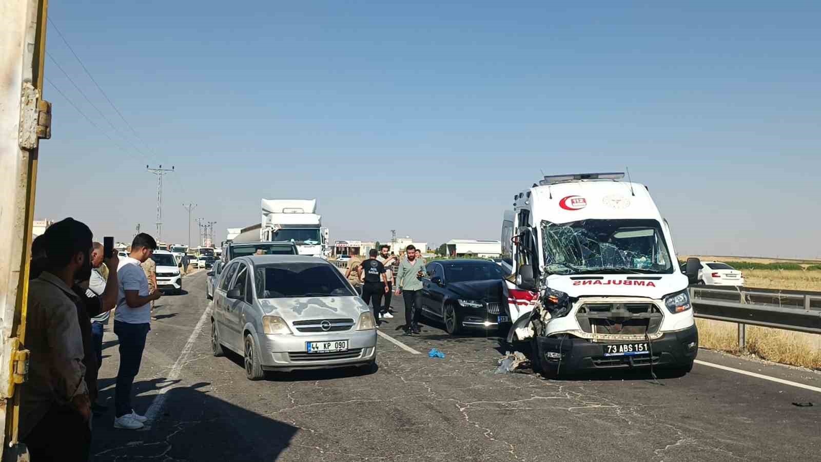 Mardin’de ambulans, tır ve otomobilin karıştığı kazada 3 kişi yaralandı 4 mardinde ambulans tir ve otomobilin karistigi kazada 3 kisi yaralandi 0