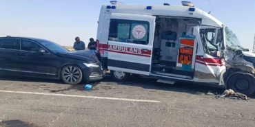 mardinde-ambulans-tir-ve-otomobilin-karistigi-kazada-3-kisi-yaralandi-uFXVGBzP.jpg