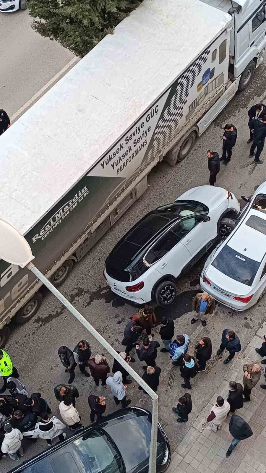 mardinde arac kadin ogretmene carpti dehset anlari kamerada 1 cFm5Jr3D