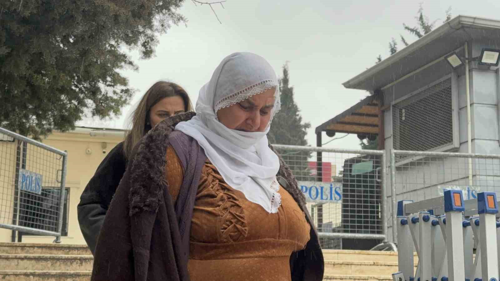 Mardin’de babasını patlayıcıyla öldürmek istediği öne sürülen sanığın davası ertelendi 5 mardinde babasini patlayiciyla oldurmek istedigi one surulen sanigin davasi ertelendi 1 D3FOc5rM