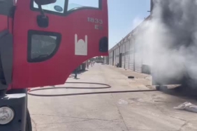 Elazığ’da deprem anı kamerada: Biri panik yaptı, diğeri oyuna devam etti 1 thumbnail