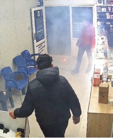 mardinde-cep-telefonu-tamir-sirasinda-alev-aldi-fHiZ735v.jpg