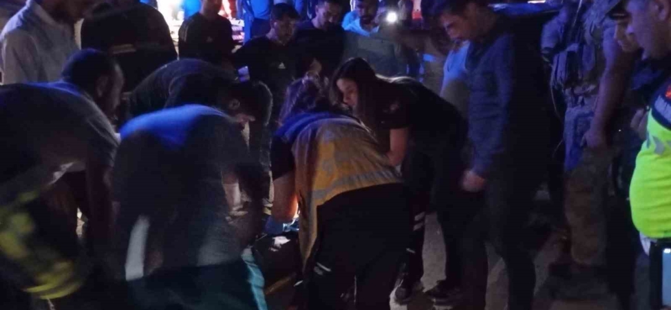 mardinde-devrilen-hafif-ticari-aracin-surucusu-agir-yaralandi-8kN84mKd.jpg