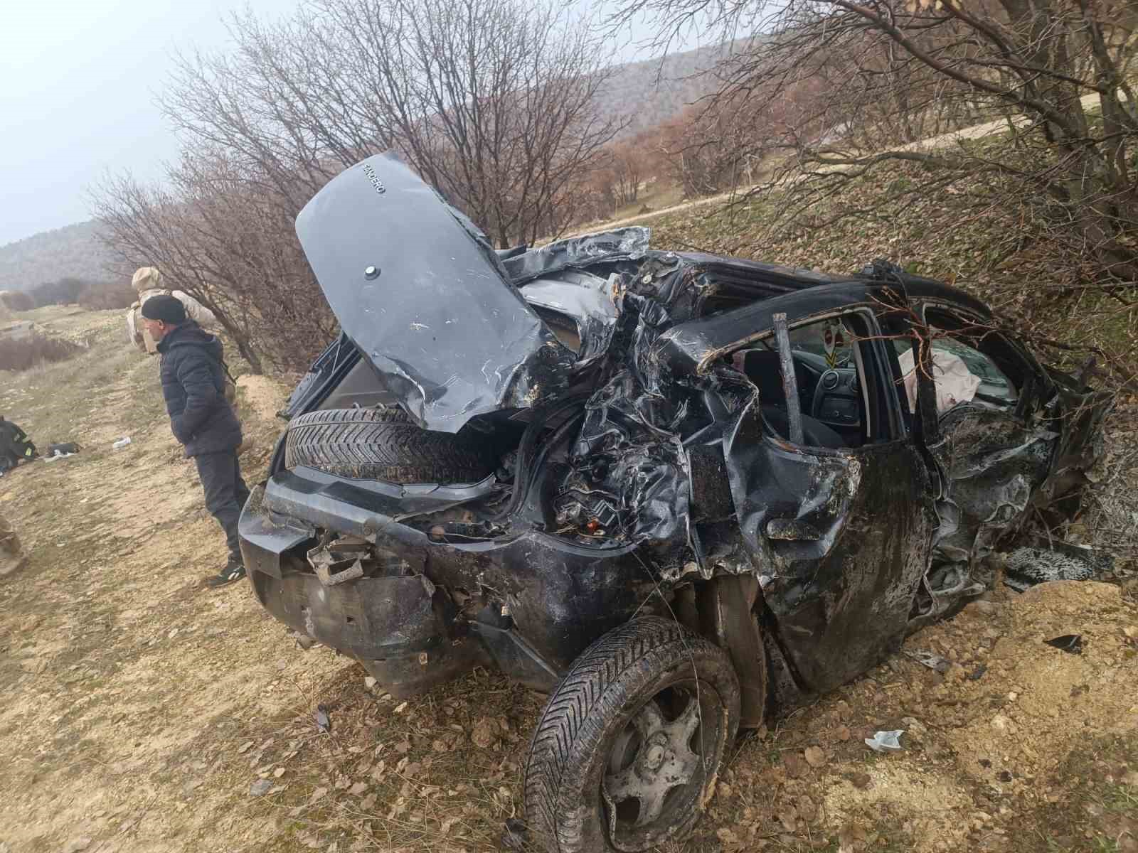 mardinde devrilen otomobilde 5 kisi yaralandi 0
