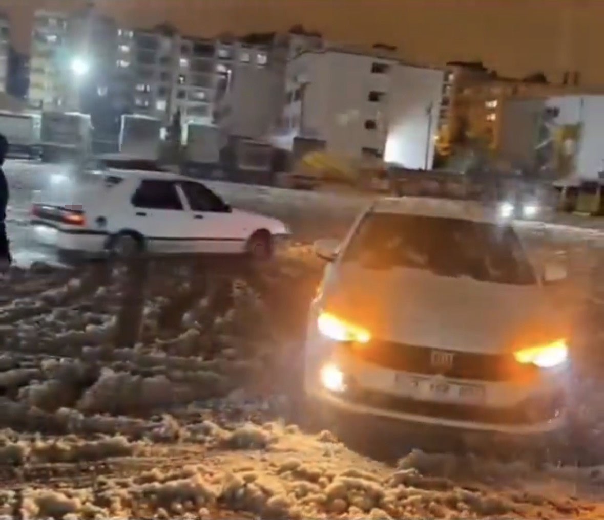 mardinde drift atarak trafik guvenligini tehlikeye dusuren suruculer yakalandi 1 8tuwI3WQ
