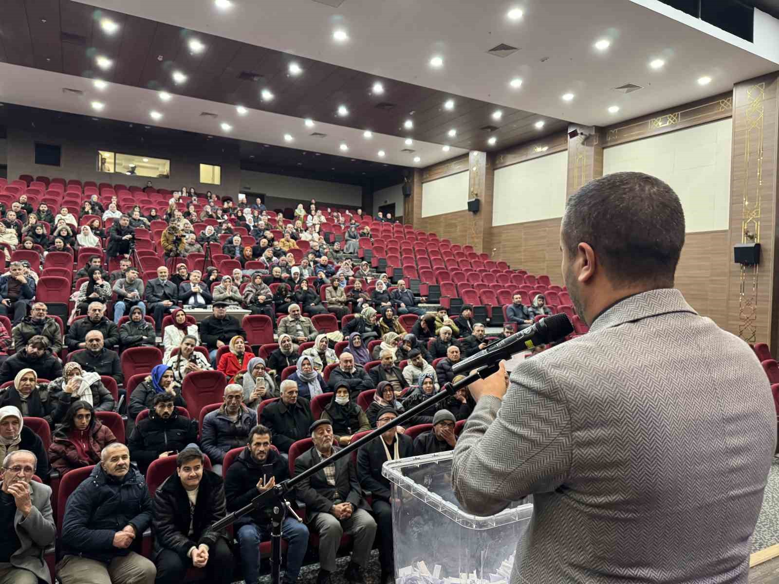 mardinde evlilikte 25 yilini tamamlayan 47 cift icin umre kurasi cekildi 1 rMD1TX64