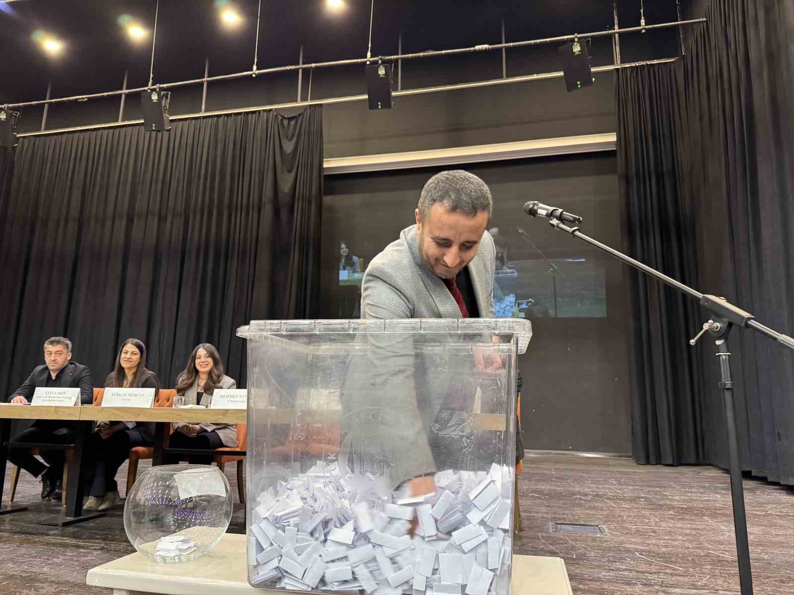 mardinde evlilikte 25 yilini tamamlayan 47 cift icin umre kurasi cekildi 2 2Jehlv31