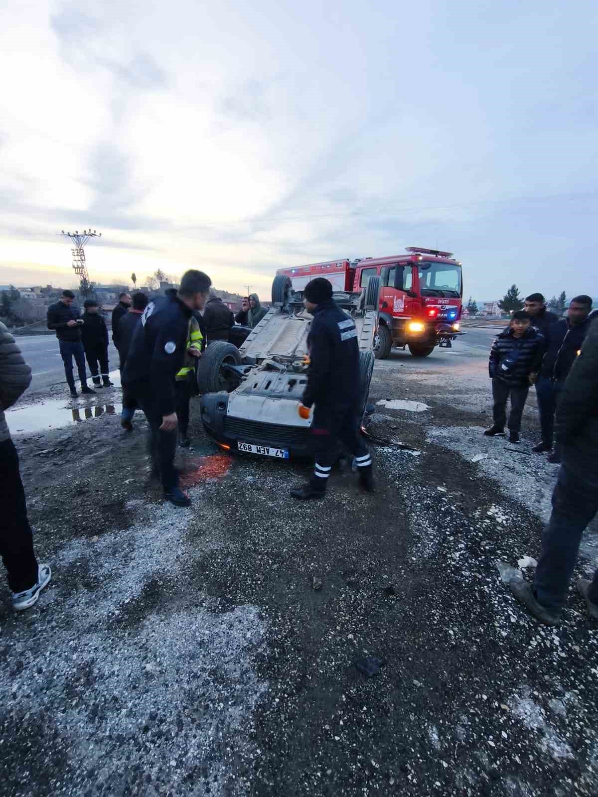 mardinde hafif ticari aracla carpisan cip takla atti 1 yarali 0 9SPTlakd