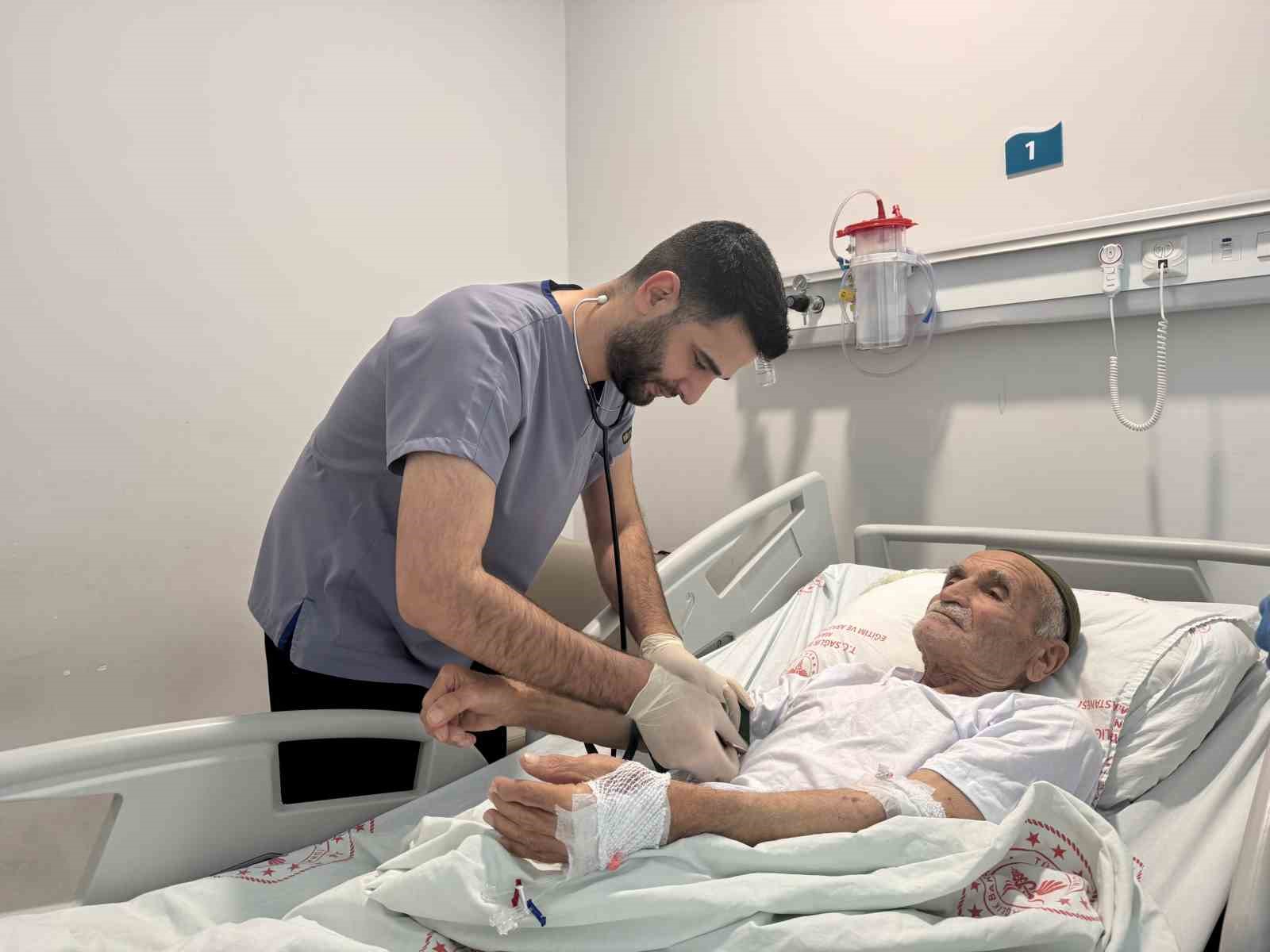 mardinde holep yontemiyle 3 buyuk prostat ameliyati basariyla gerceklestirildi 4