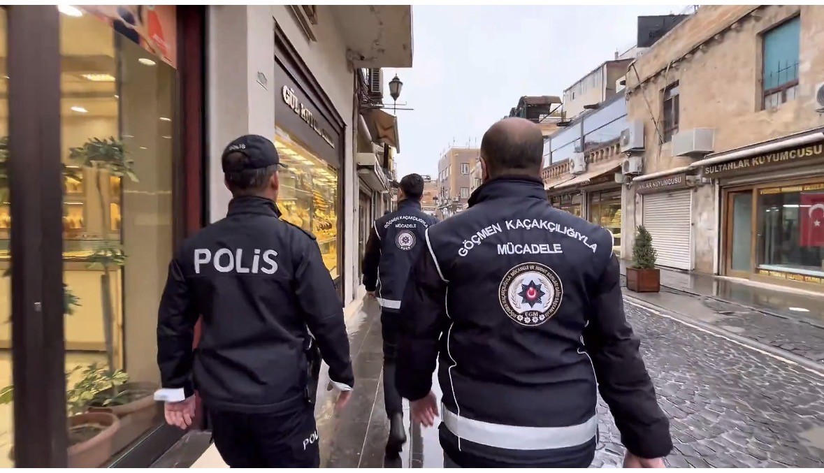 mardinde huzur ve guven uygulamasinda 5 surucuye idari parasi cezasi 0 zdzHEbEy
