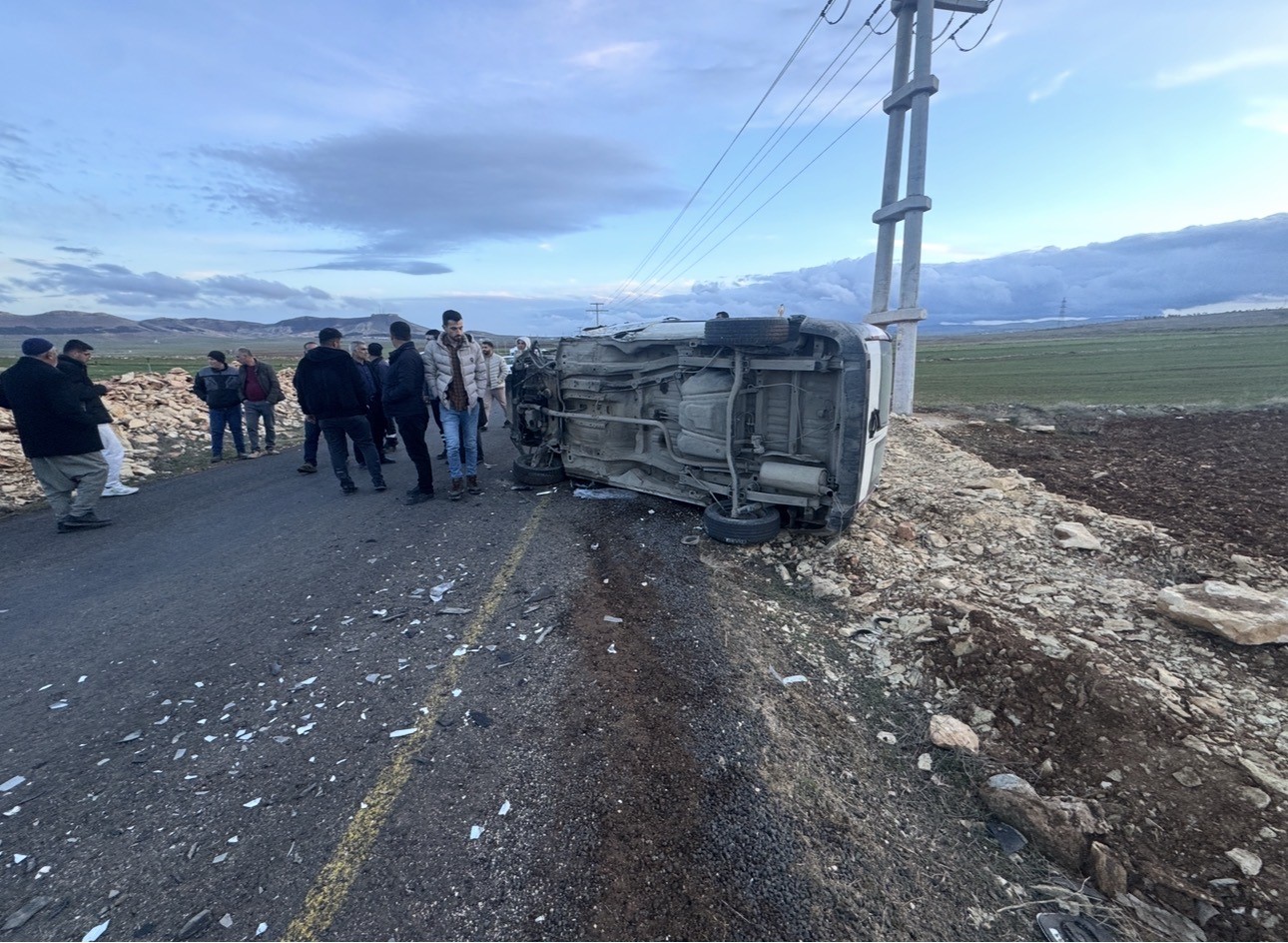 mardinde iki arac kafa kafaya carpisti 4 yarali 2 4ZANaNJv