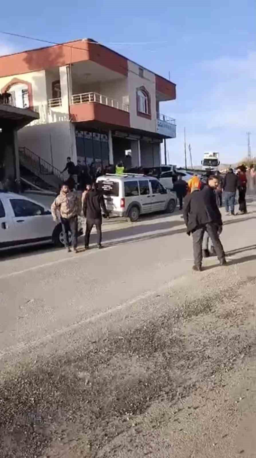 mardinde iki grup arasinda sopali kavga 7 kisi yaralandi 0 STUg16QX