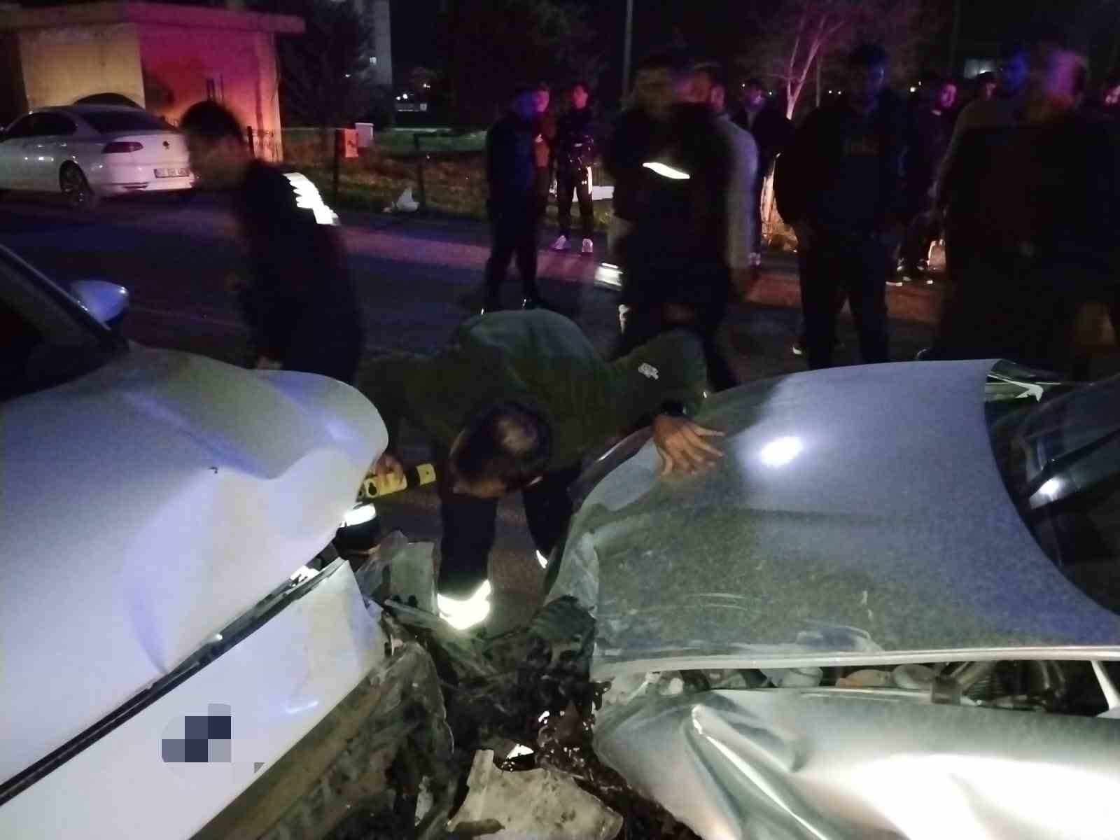 mardinde iki otomobil carpisti 6 kisi yaralandi 0 Z41GVB4O