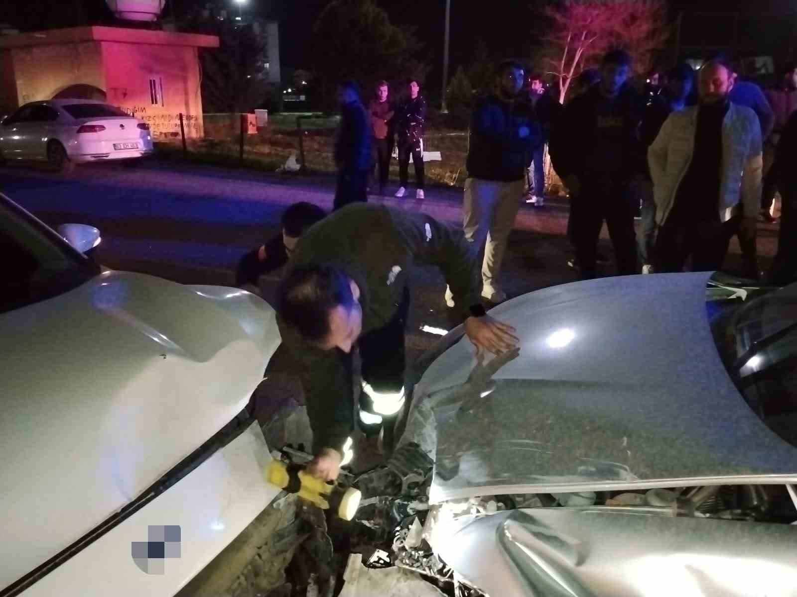 mardinde iki otomobil carpisti 6 kisi yaralandi 1 mMZ9ZyVq