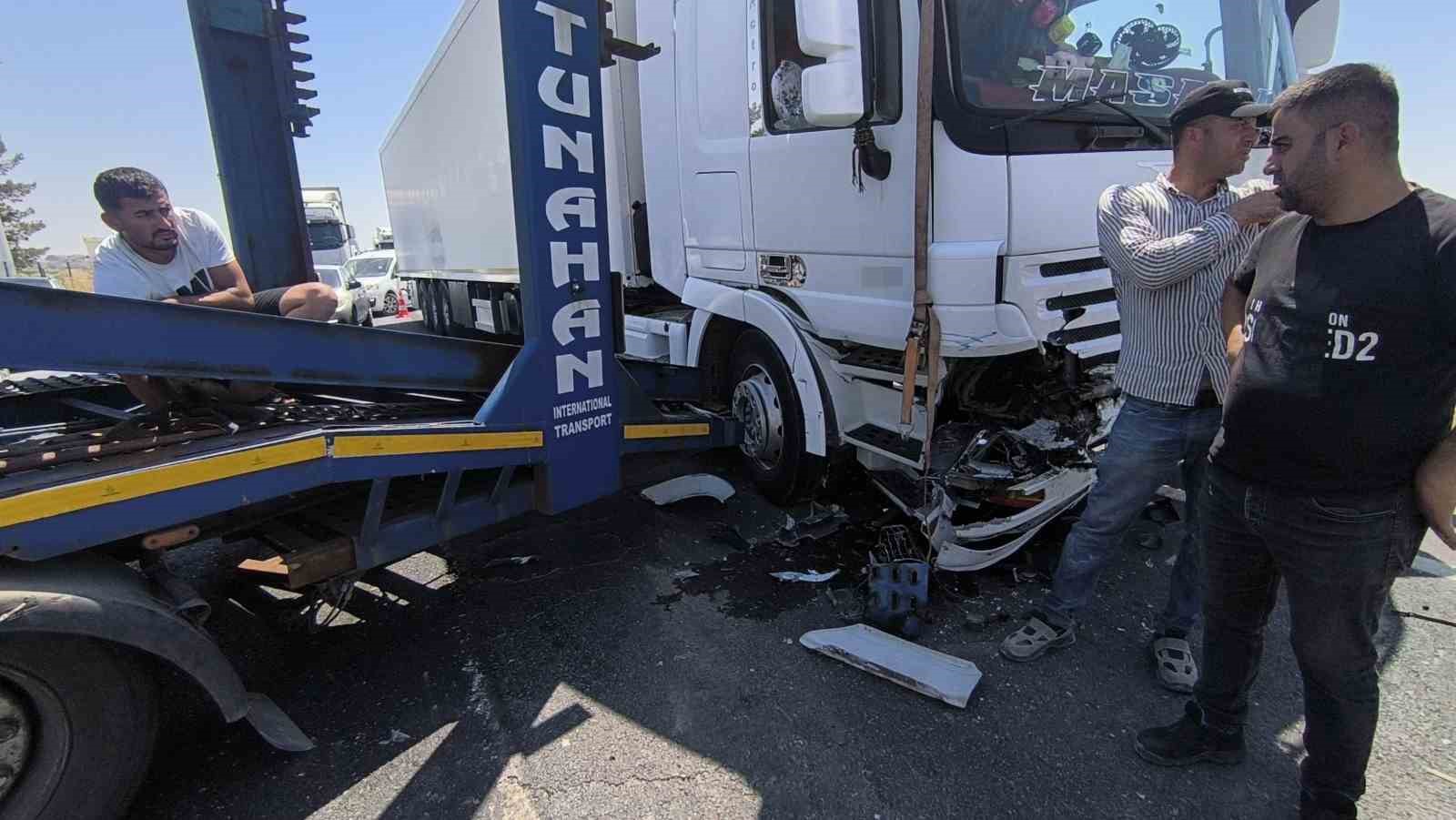 Mardin’de iki tır çarpıştı: 1 yaralı 4 mardinde iki tir carpisti 1 yarali 0 87tKHbSQ