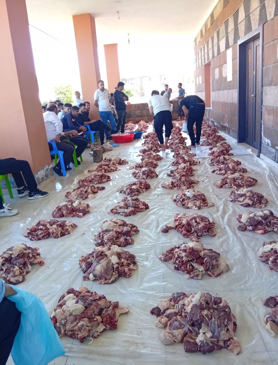 mardinde imece usulu kesilen 1 ton kurban eti 100 aileye dagitildi 0 AwvzFuJ7