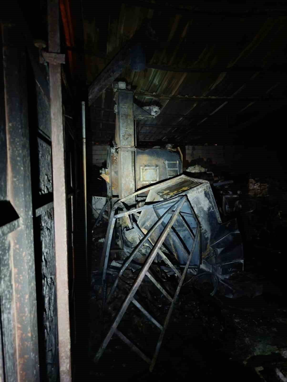 mardinde isi yalitim malzemesi atolyesinde cikan yangin sonduruldu 0 aswUndaN