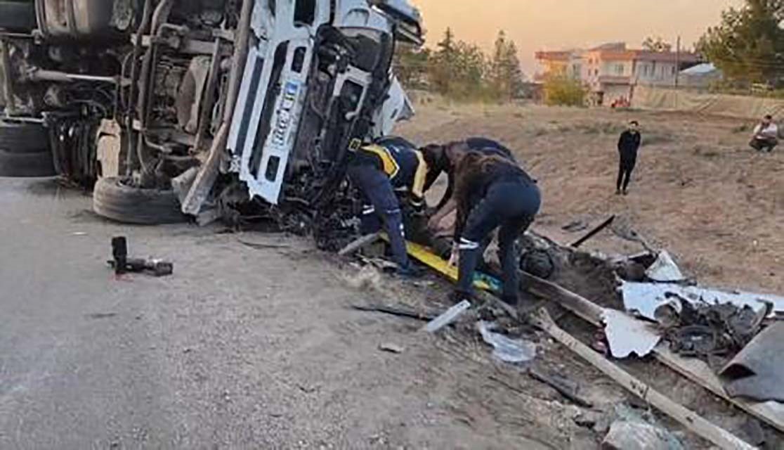 mardinde kahreden kaza ilk kazaya yardima giderken arac carpti 0 dJzRlXch