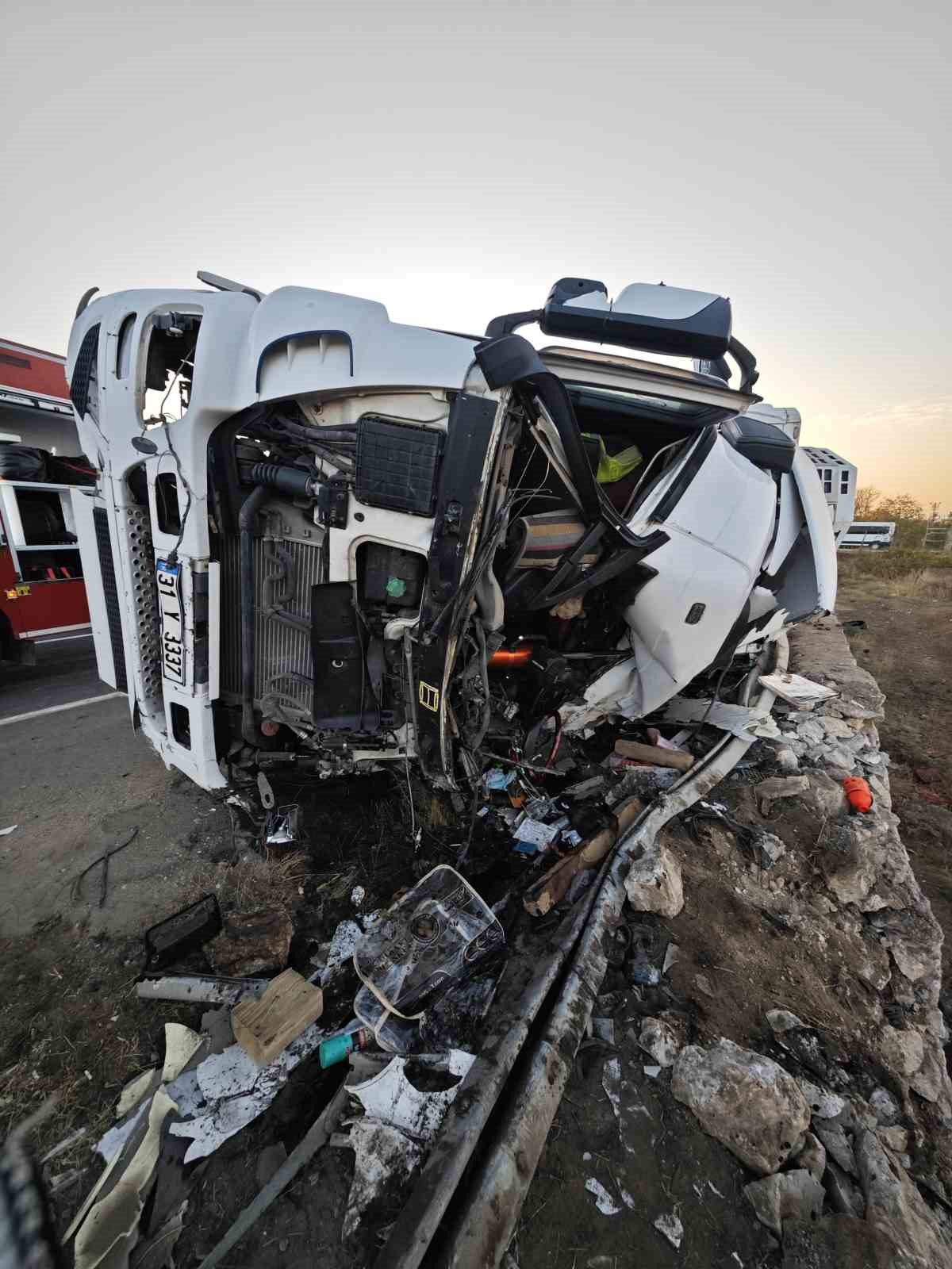 mardinde kahreden kaza ilk kazaya yardima giderken arac carpti 1 aizLDEIT