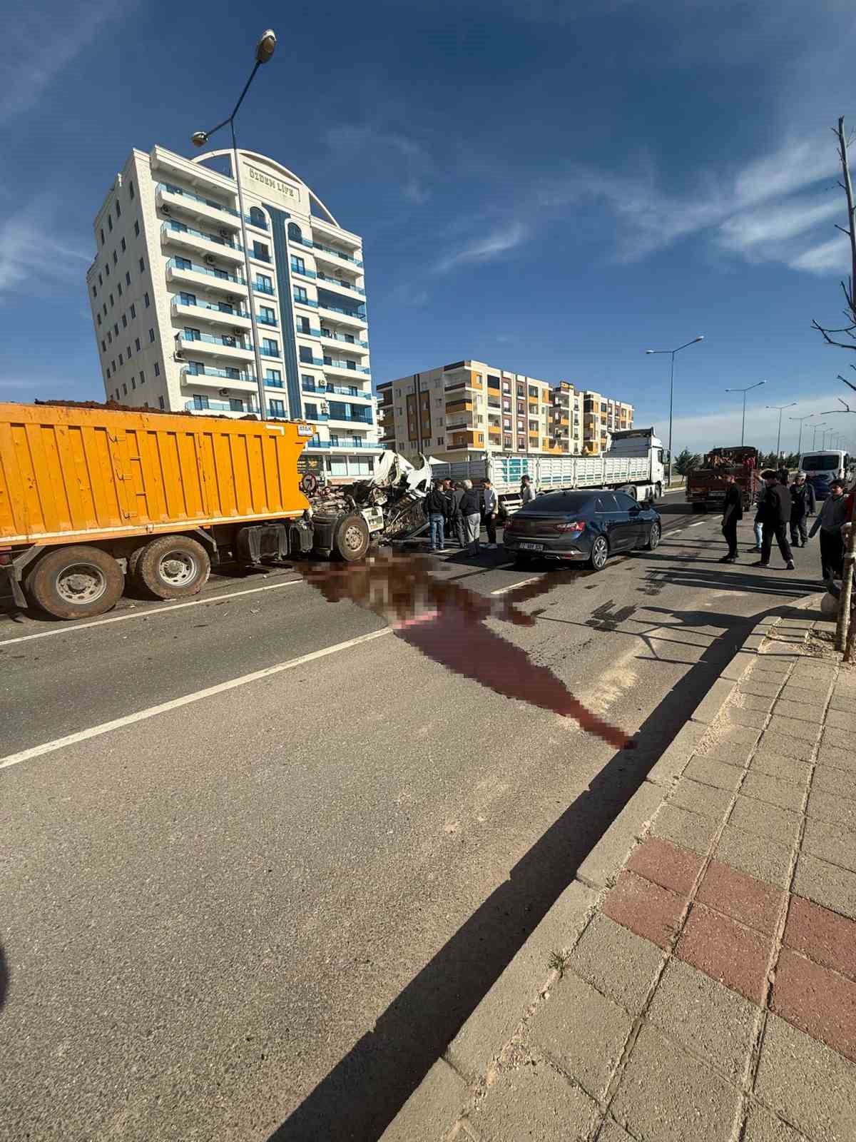 mardinde kamyon ile tir carpisti 1 yarali 0 5ISy9vVu
