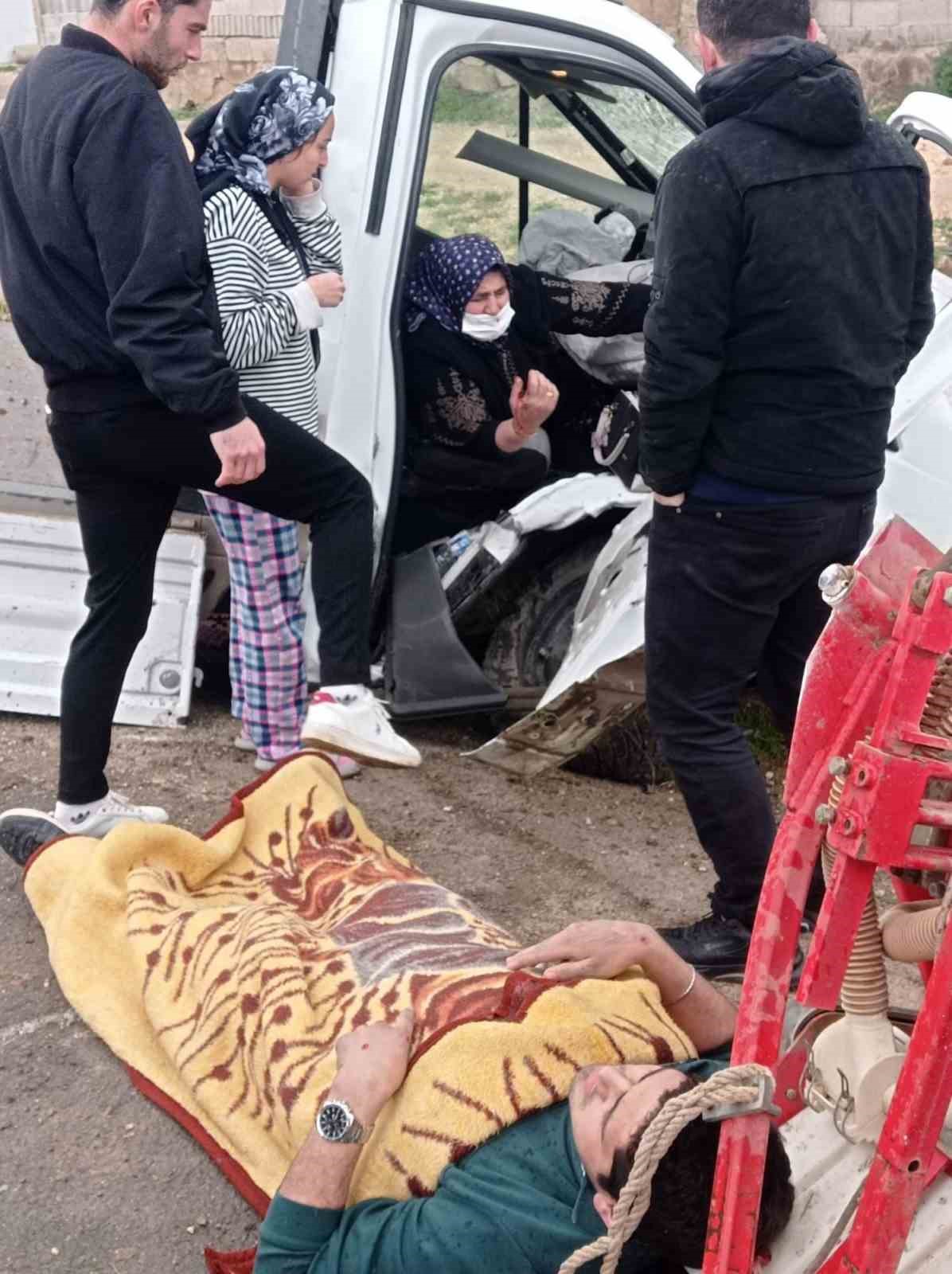 Mardin’de kamyonet tümseğe çarptı: 3 yaralı 5 mardinde kamyonet tumsege carpti 3 yarali 1 GXa5aVSt