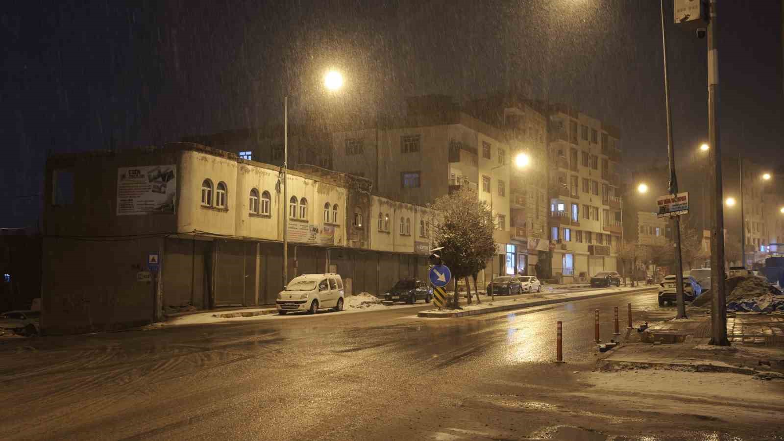 Mardin’de kar etkili oluyor 6 mardinde kar etkili oluyor 2 sVJleTLv