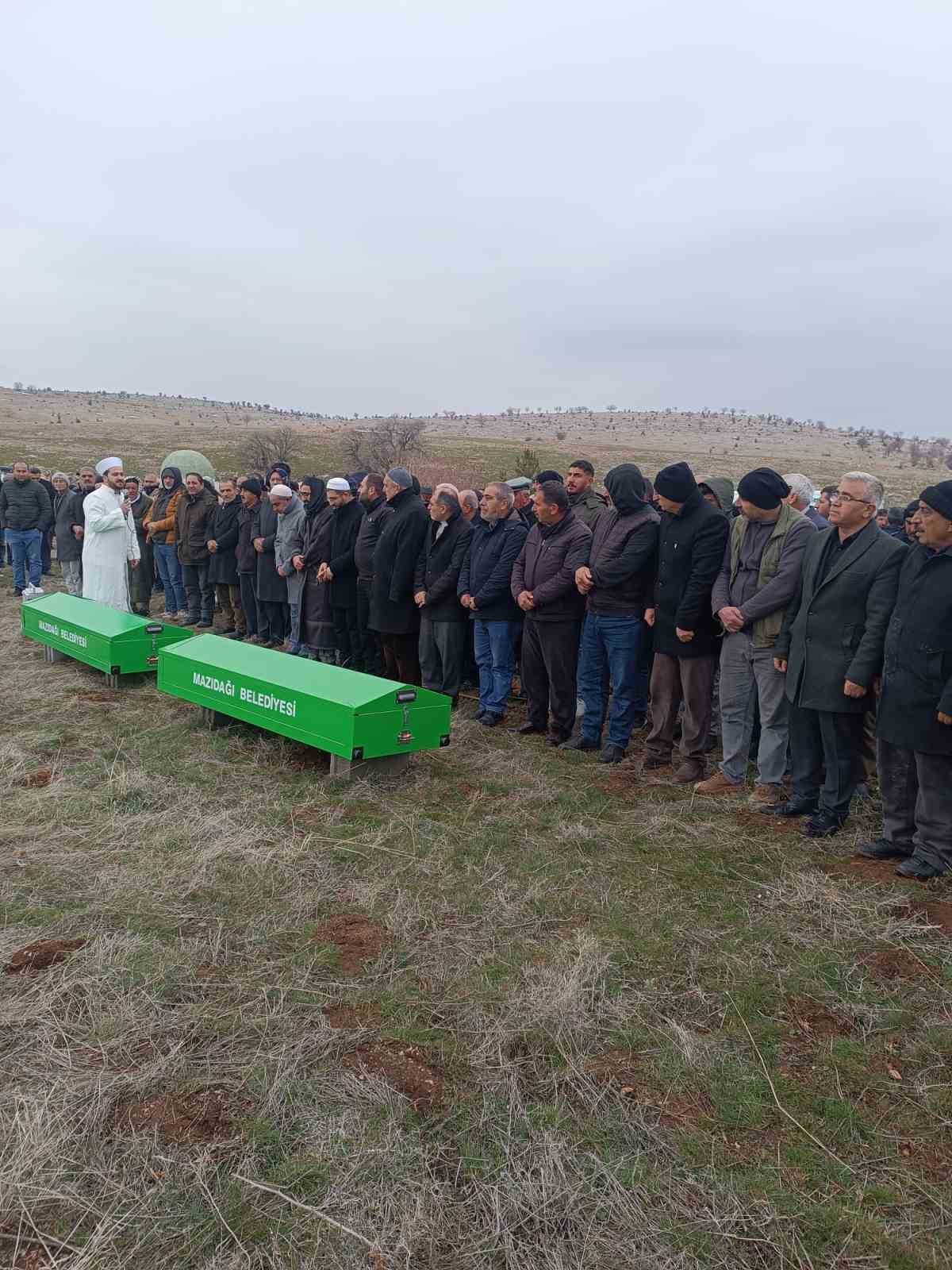 Mardin’de karne sevinci yarım kaldı, buz tutan gölde hayatını kaybeden çocuklar toprağa verildi 5 mardinde karne sevinci yarim kaldi buz tutan golde hayatini kaybeden cocuklar topraga verildi 1 7yXM54Pu
