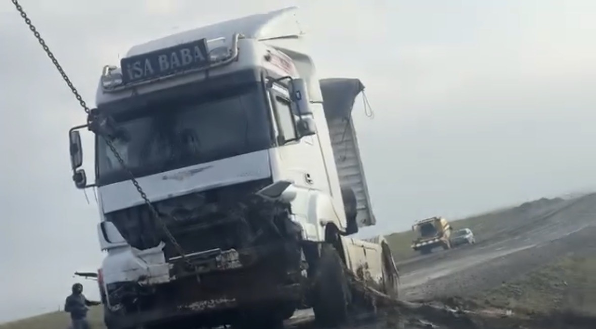mardinde kontrolden cikan tir yol kenarina savruldu 2 B12mTpu9