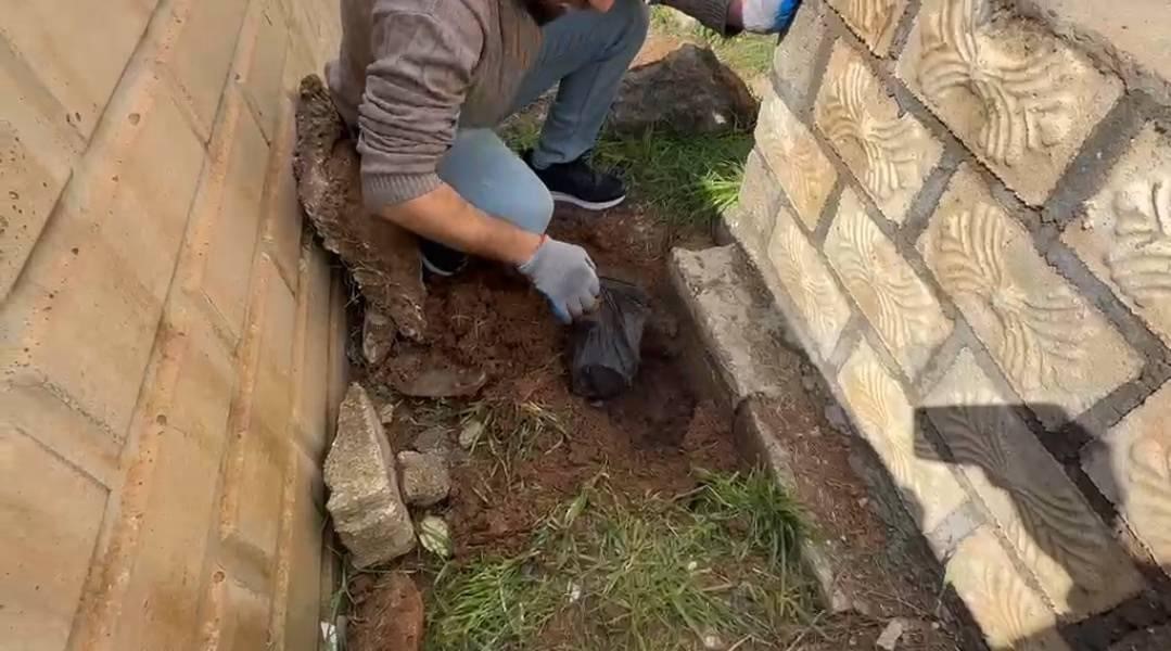 mardinde mezarlikta topraga gomulu eroin ele gecirildi 0 UAOnNwyE