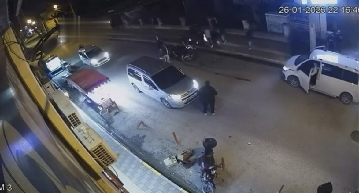 mardinde motosikletlerin carpistigi kaza guvenlik kamerasina yansidi 1 l2qcUAOV