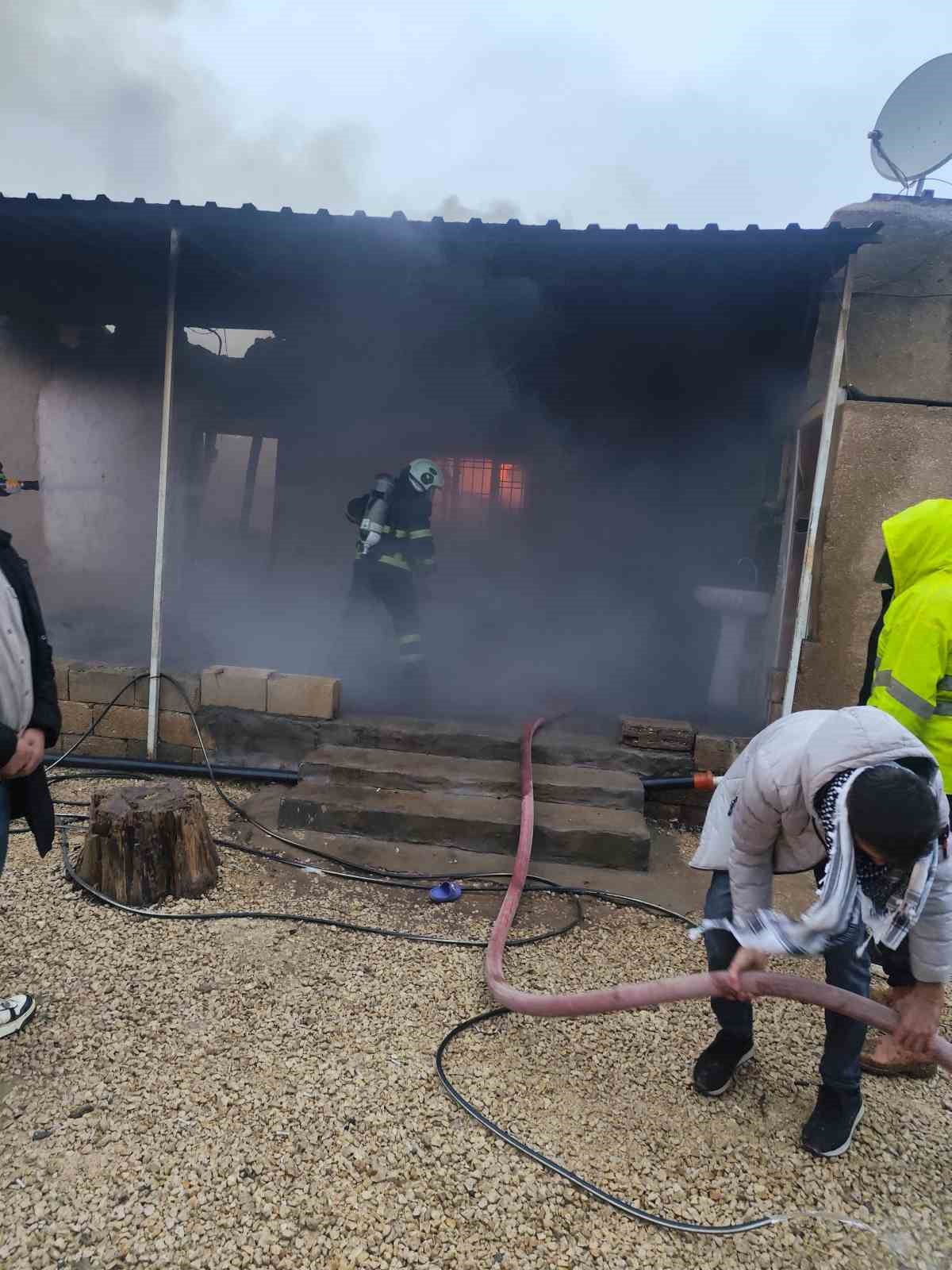 mardinde mustakil evde cikan yangin sonduruldu 1 Pj4ER6SL