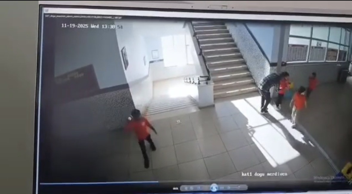 mardinde nefes borusuna yiyecek kacan ogrenci heimlich manevrasiyla kurtarildi 0 tEnfpLGi