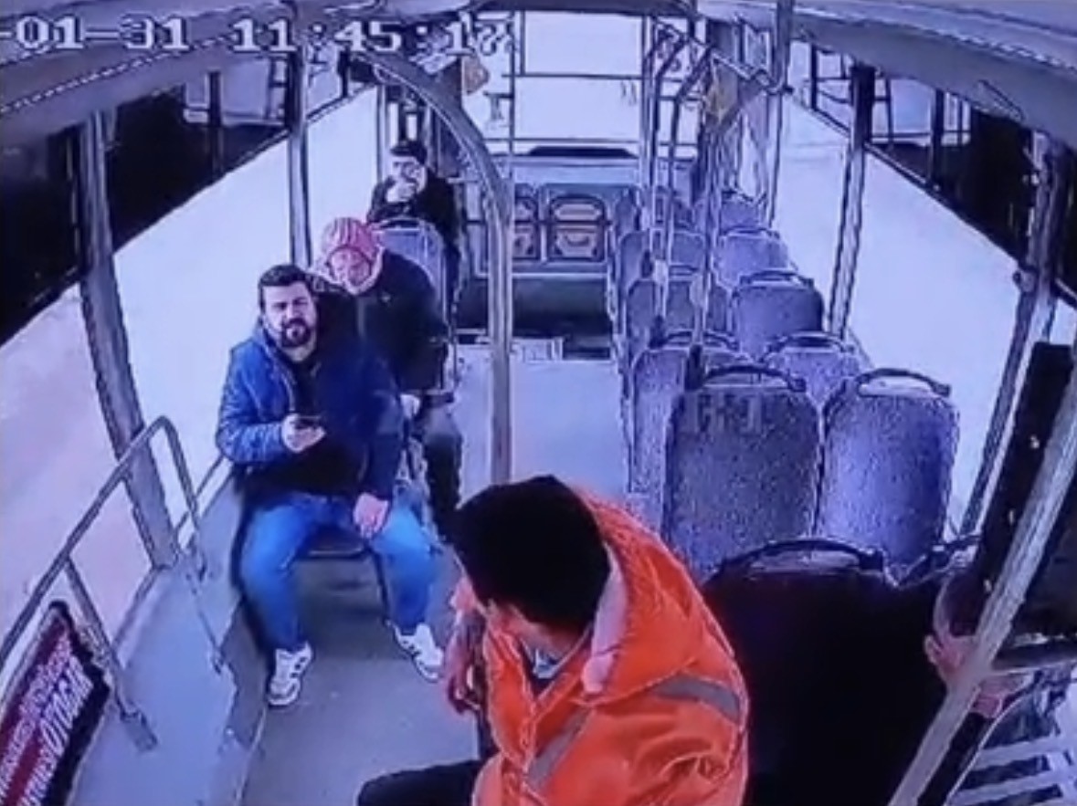 mardinde otobuste fenalasan adam hayatini kaybetti 0 69UyzuwW