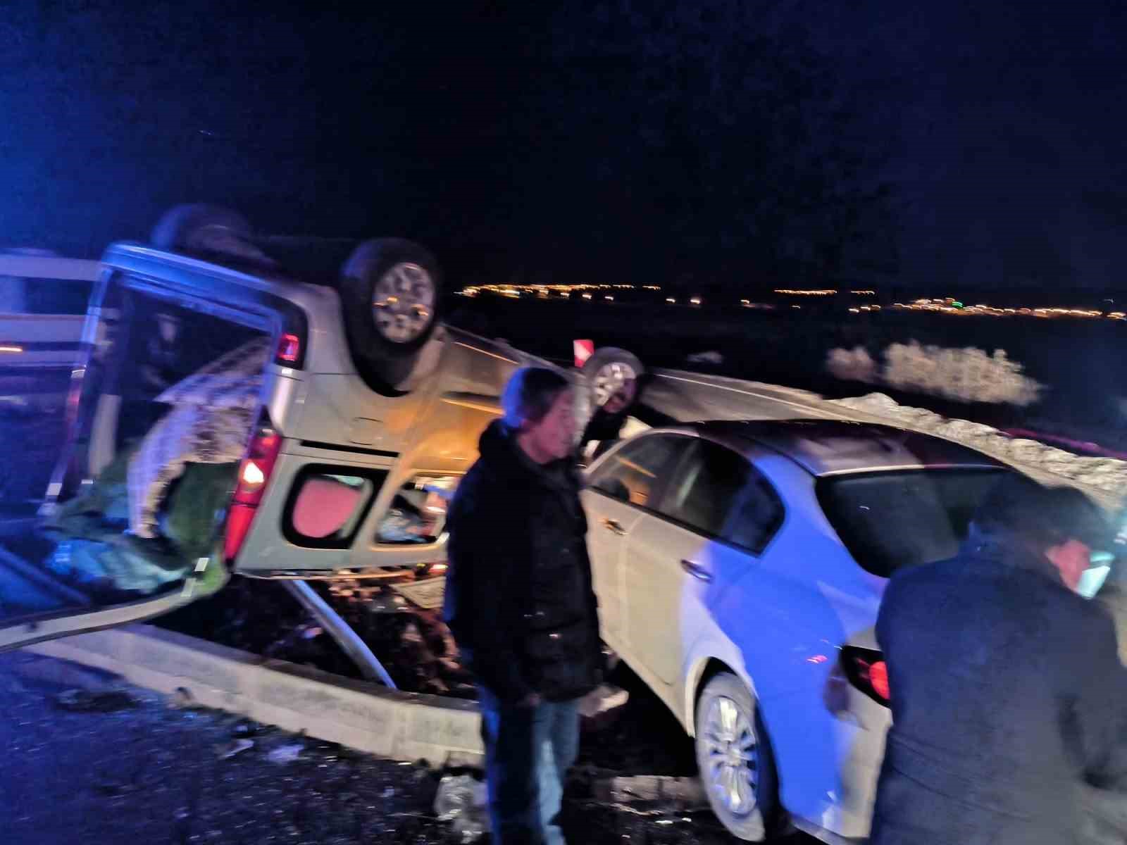 Mardin’de otomobil ile hafif ticari araç çarpıştı: 5 kişi yaralandı 5 mardinde otomobil ile hafif ticari arac carpisti 5 kisi yaralandi 1 m1ZuDuRT