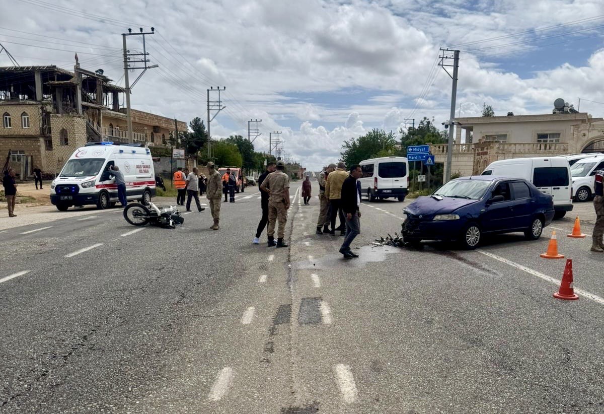 mardinde otomobil ile motosiklet carpisti 1 yarali 3 njNYiHi9