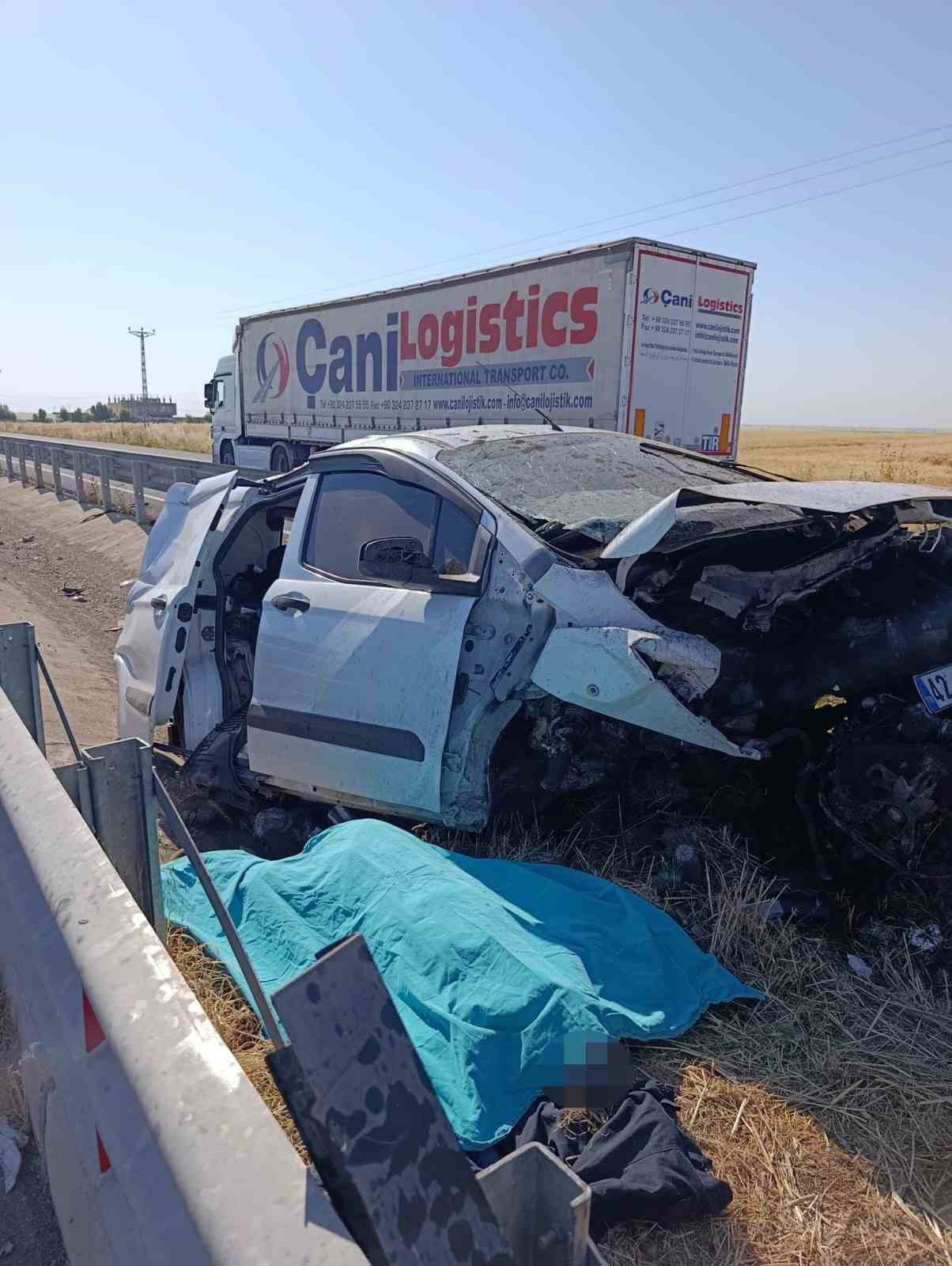 mardinde otomobil refuje carpti 1 olu 2 yarali 0 w8bscROm