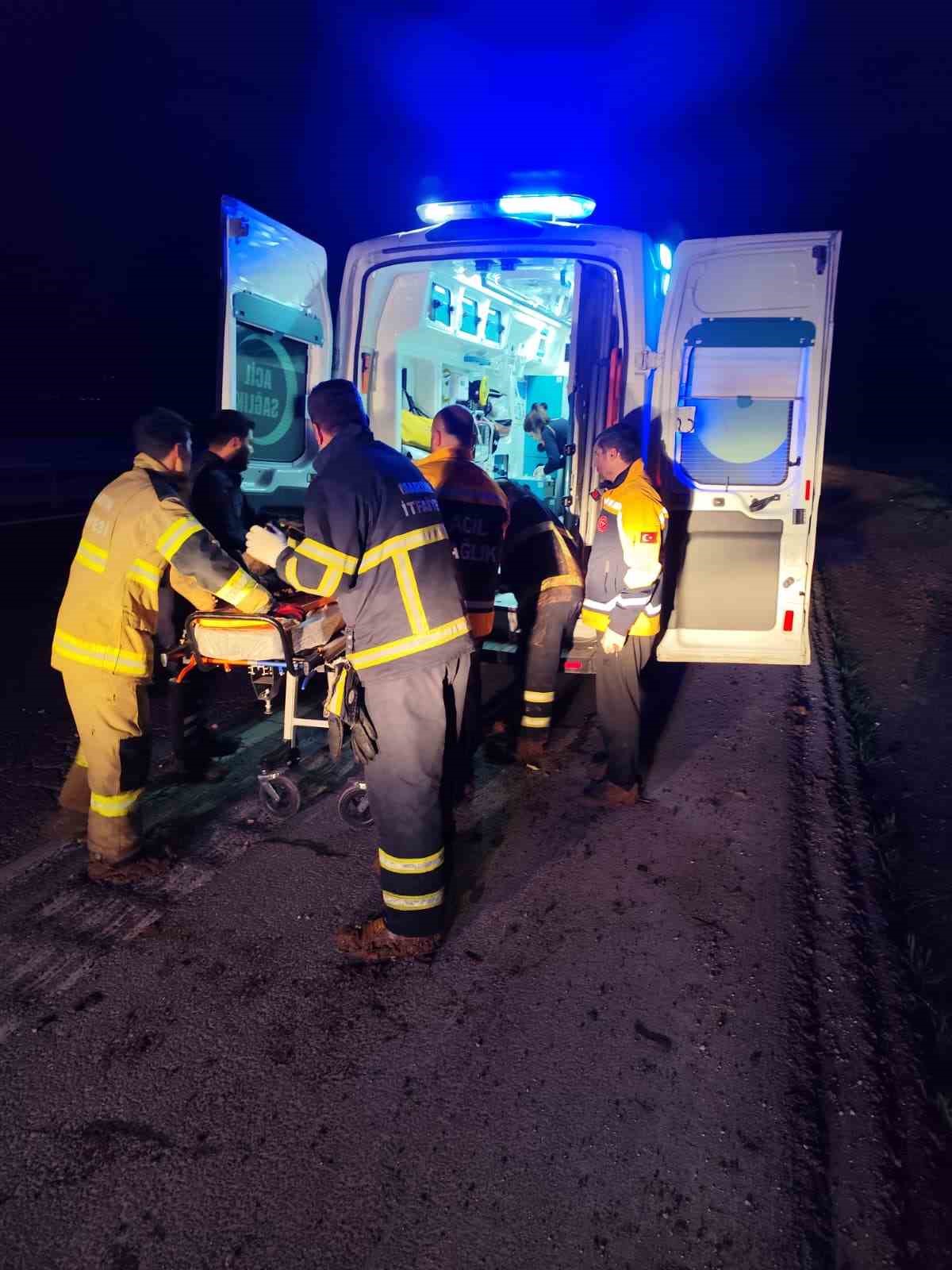 mardinde otomobil sarampole yuvarlandi 1 olu 3 yarali 0 WAGubOrA