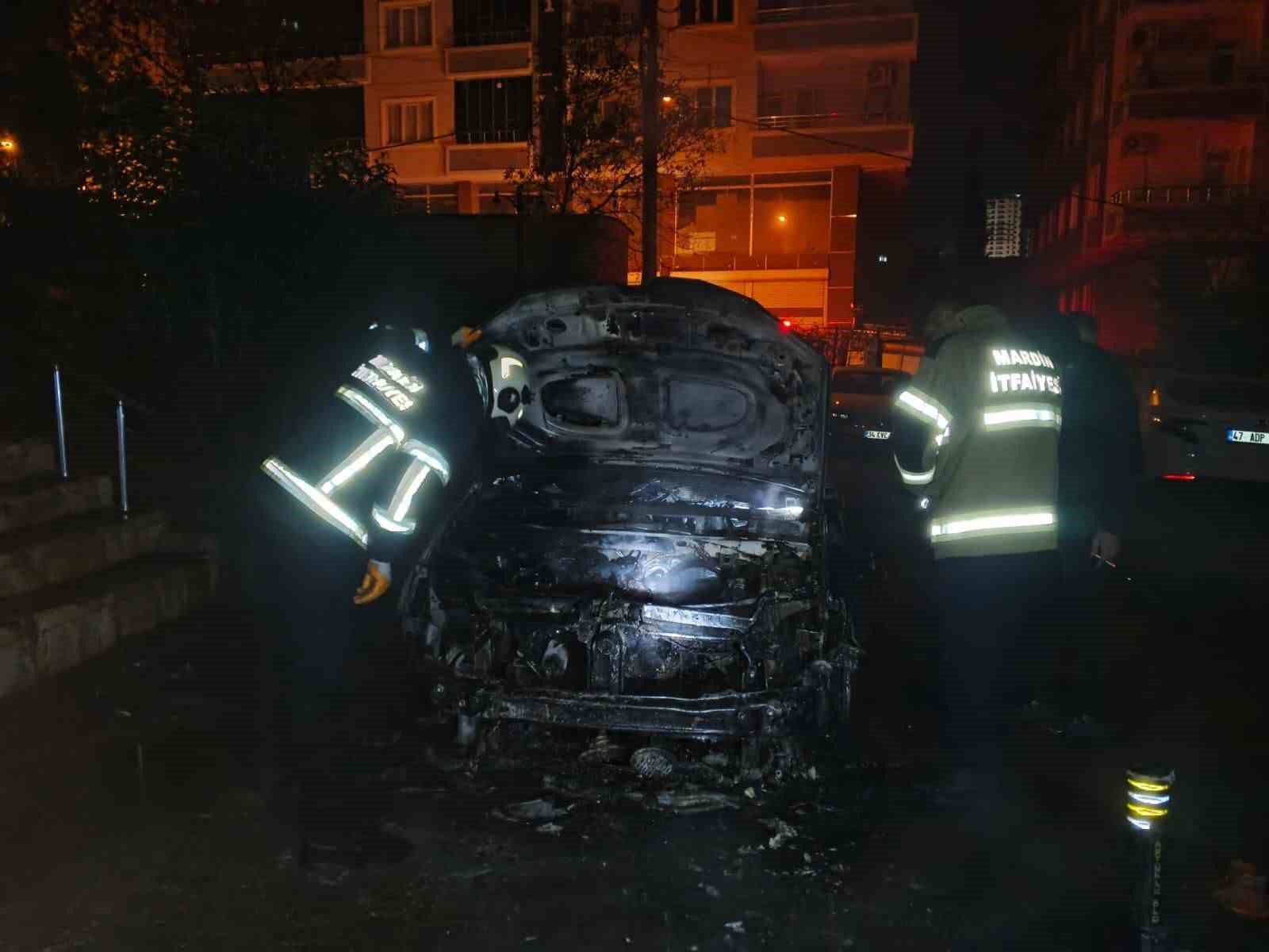 mardinde park halindeki otomobilde cikan yangin sonduruldu 0 uXI3NiTN