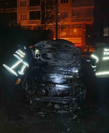 mardinde-park-halindeki-otomobilde-cikan-yangin-sonduruldu-fN2CvmMw.jpg
