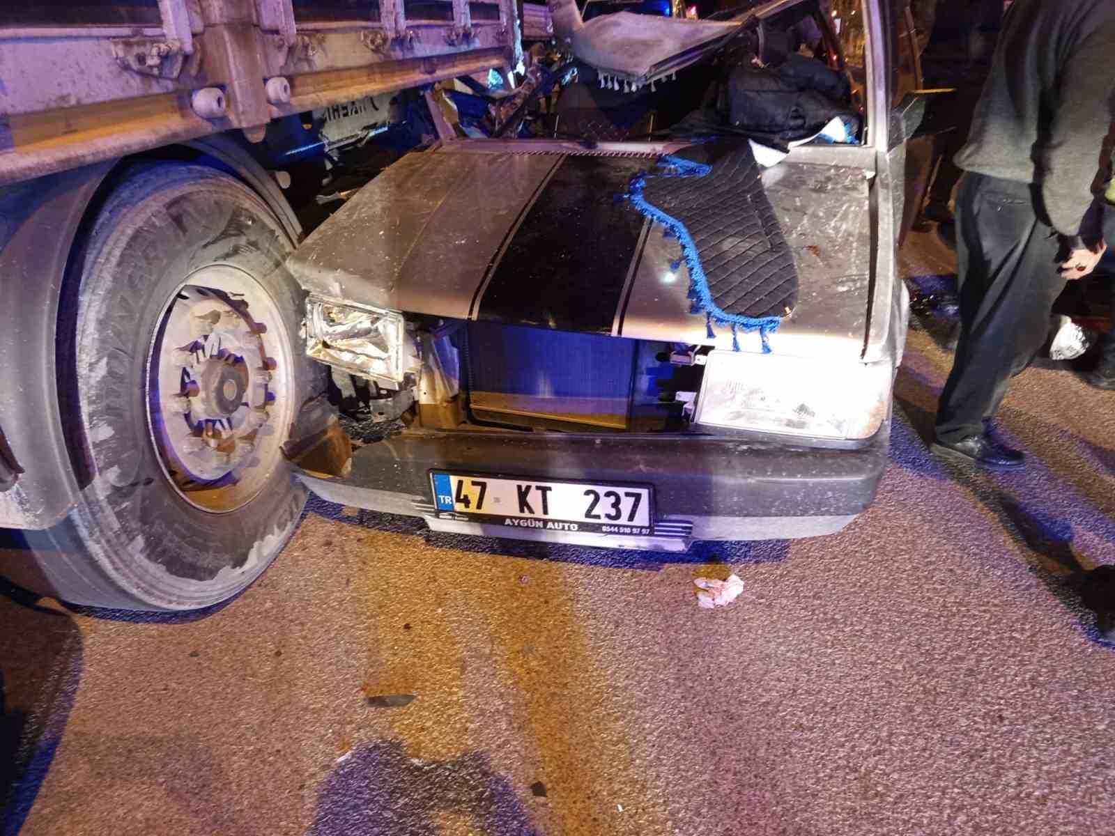 mardinde park halindeki tira carpan otomobilde 5 kisi yaralandi 1