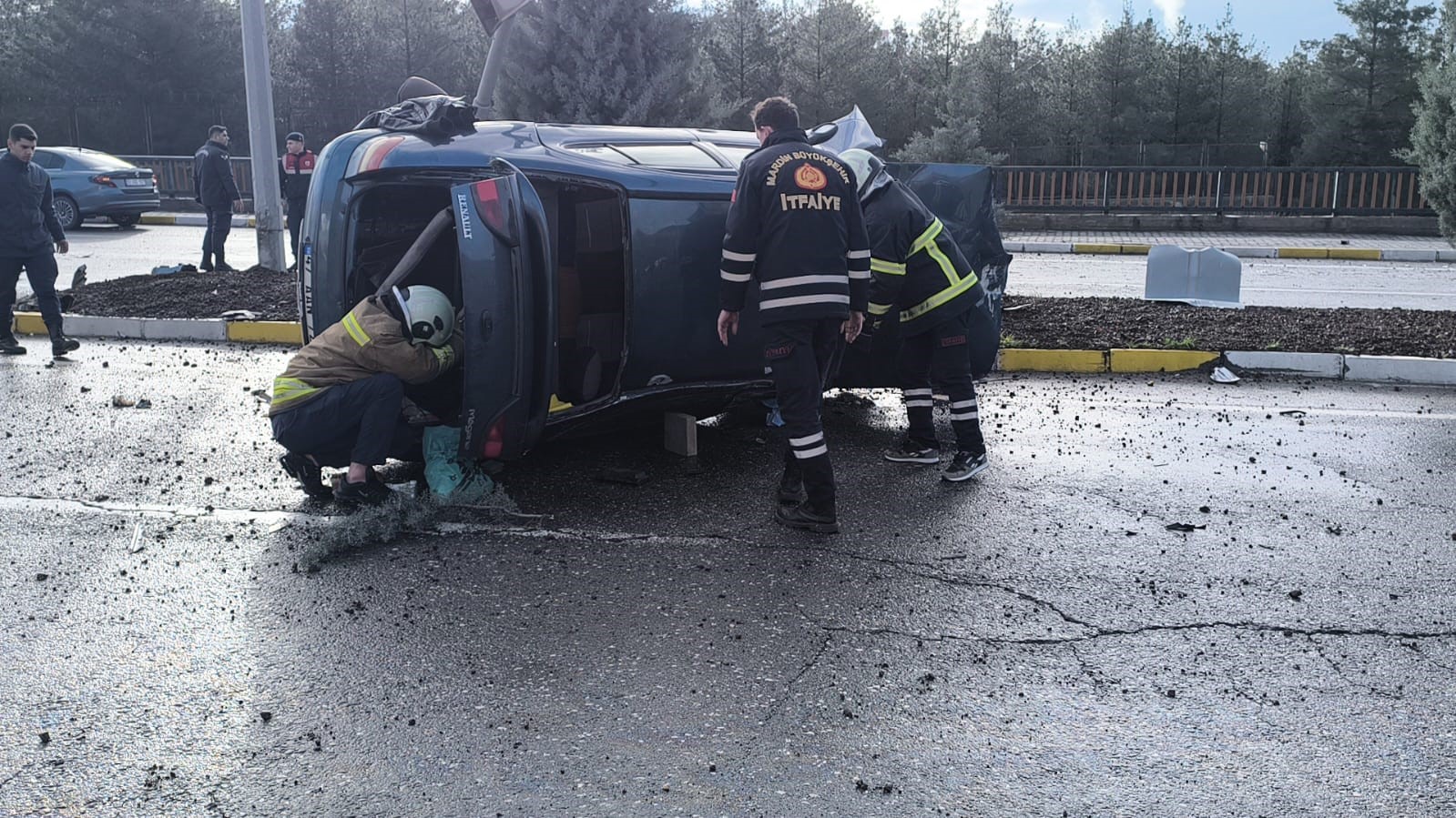 mardinde refuje carpan otomobilin surucusu yaralandi 2 AA5DLgDh