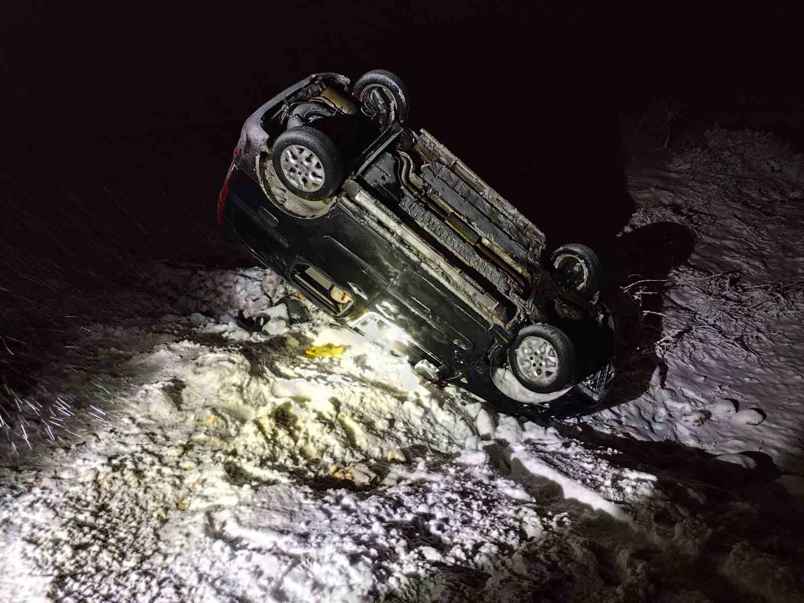 mardinde sarampole devrilen aracta 5 kisi yaralandi 0 Z5BYPl6N