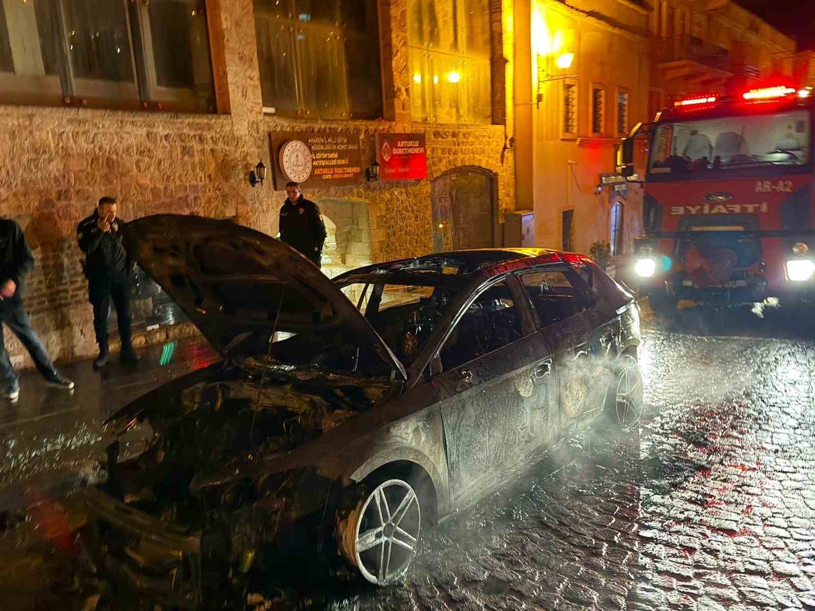 mardinde seyir halindeki otomobilde cikan yangin sonduruldu 2 G7QZUc8u